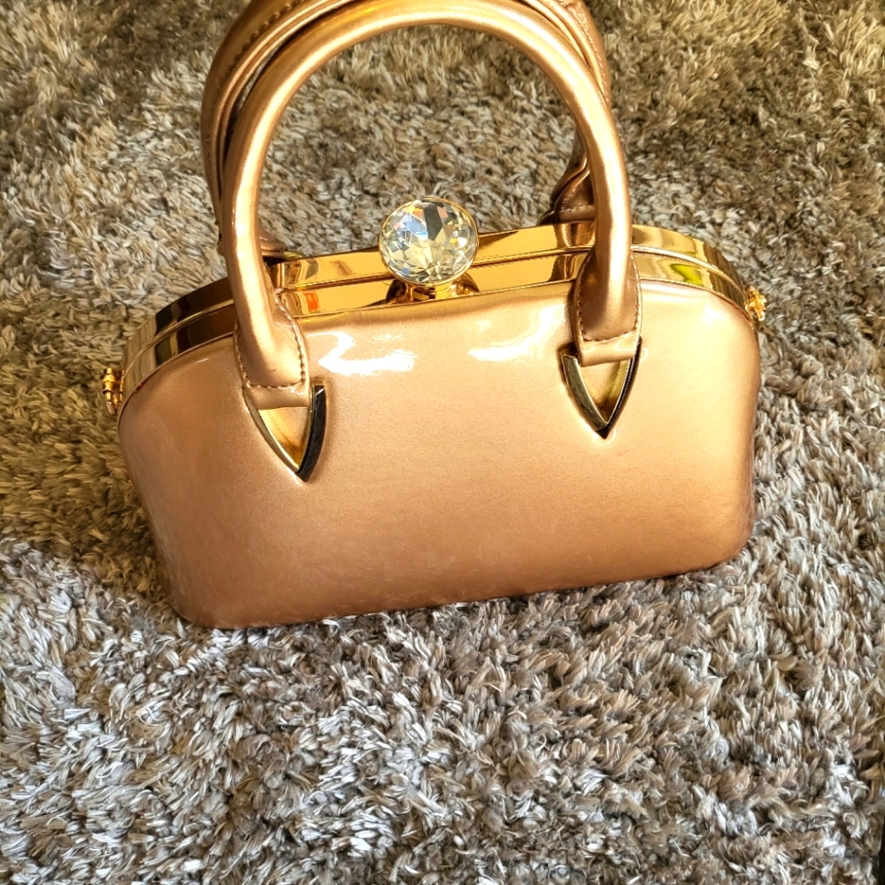 Cute accent purse!